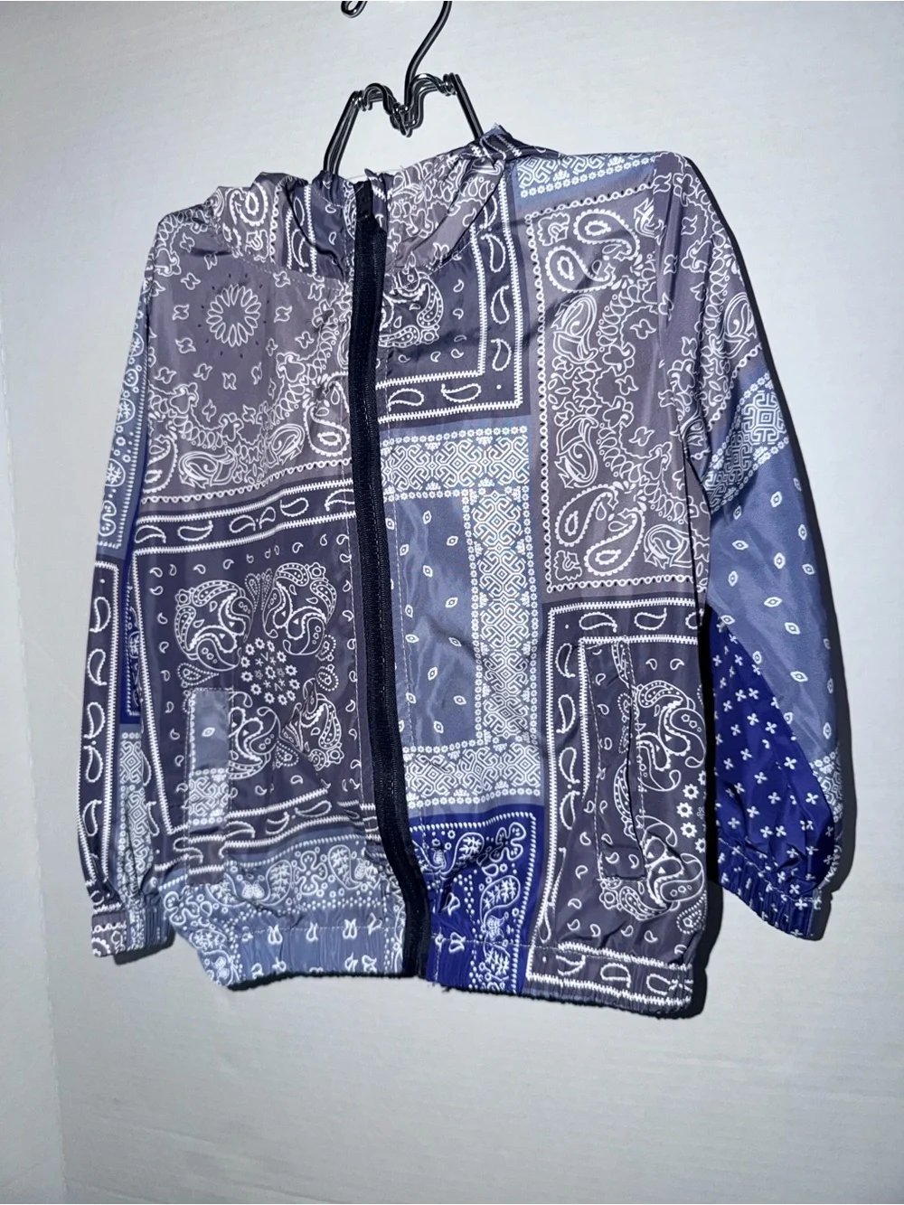 SHEIN Kids Bandana Print Hooded Raincoat in Blue and Gray